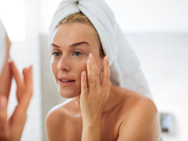 7 Days Glowing Skin Challenge: A woman putting moisturizer on her skin