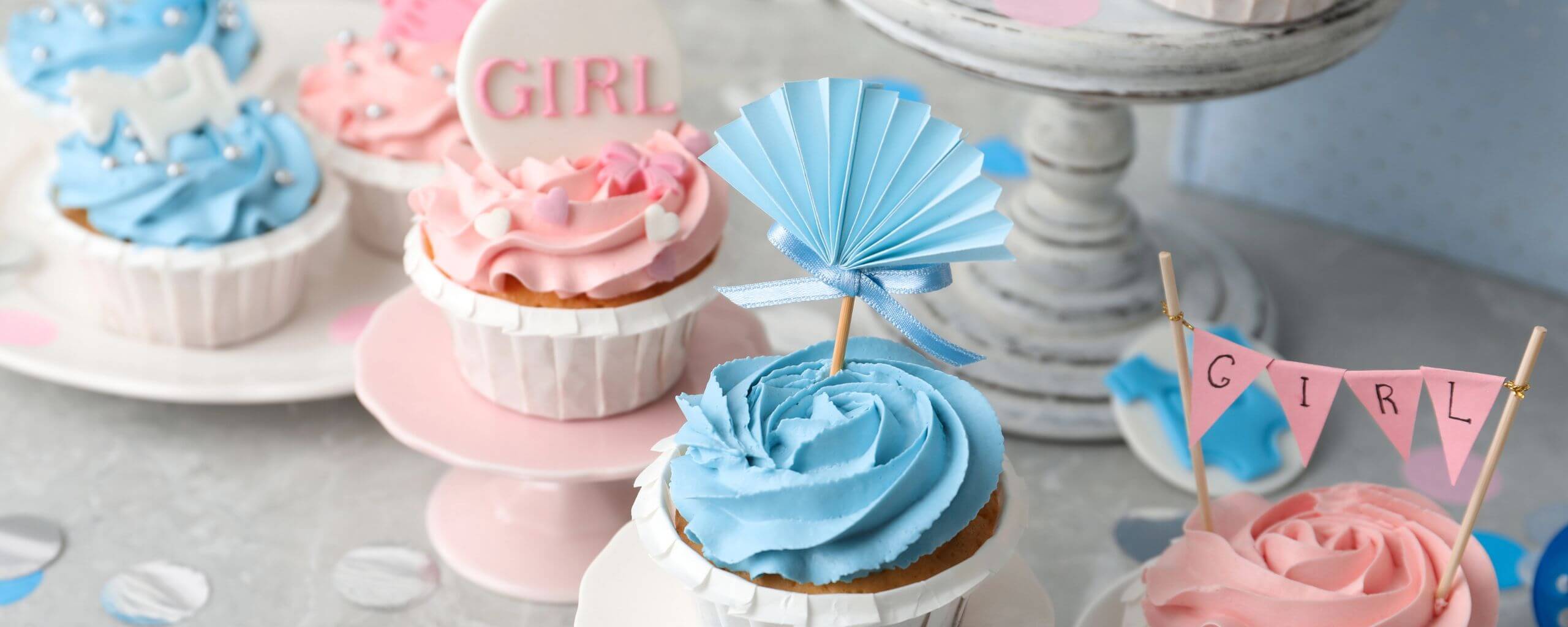 Baby shower - cupcakes to help with a gender reveal