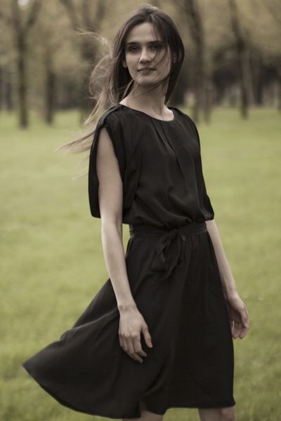 Old Money Summer Dresses: Black Dress