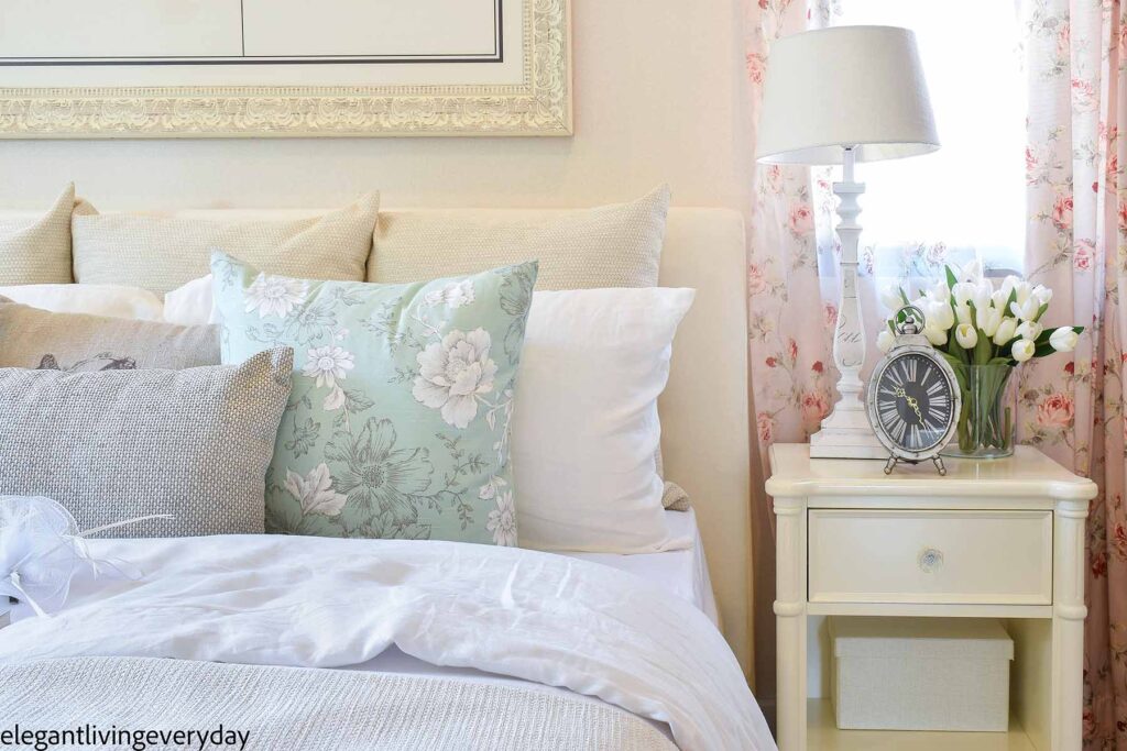 Beautiful throw pillows, feminine floral pillows